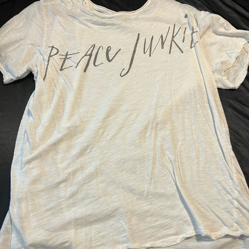 Magnolia pearl tee